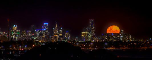 Super blood moon rising over Melbourne 1.