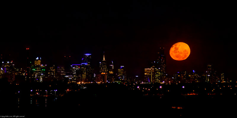 Super blood moon rising over Melbourne 2.