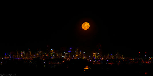 Super blood moon rising over Melbourne 3